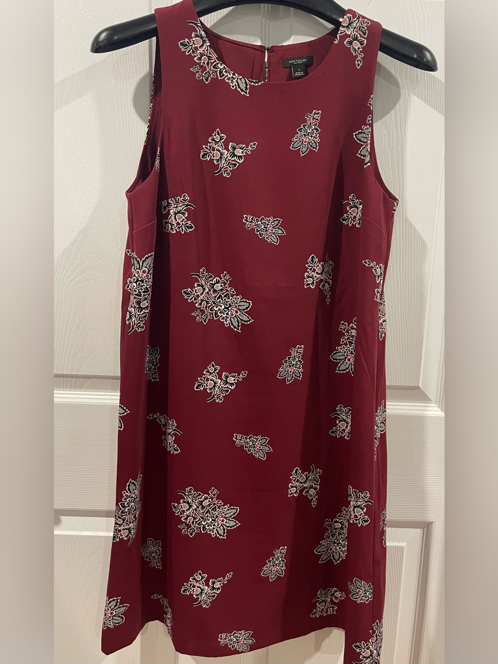 Ann Taylor Burgundy Floral Sleeveless Shift Dress size 4